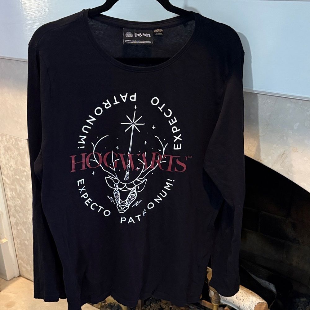 Warner Bros. Harry Potter Black Tee with White Print. Size L